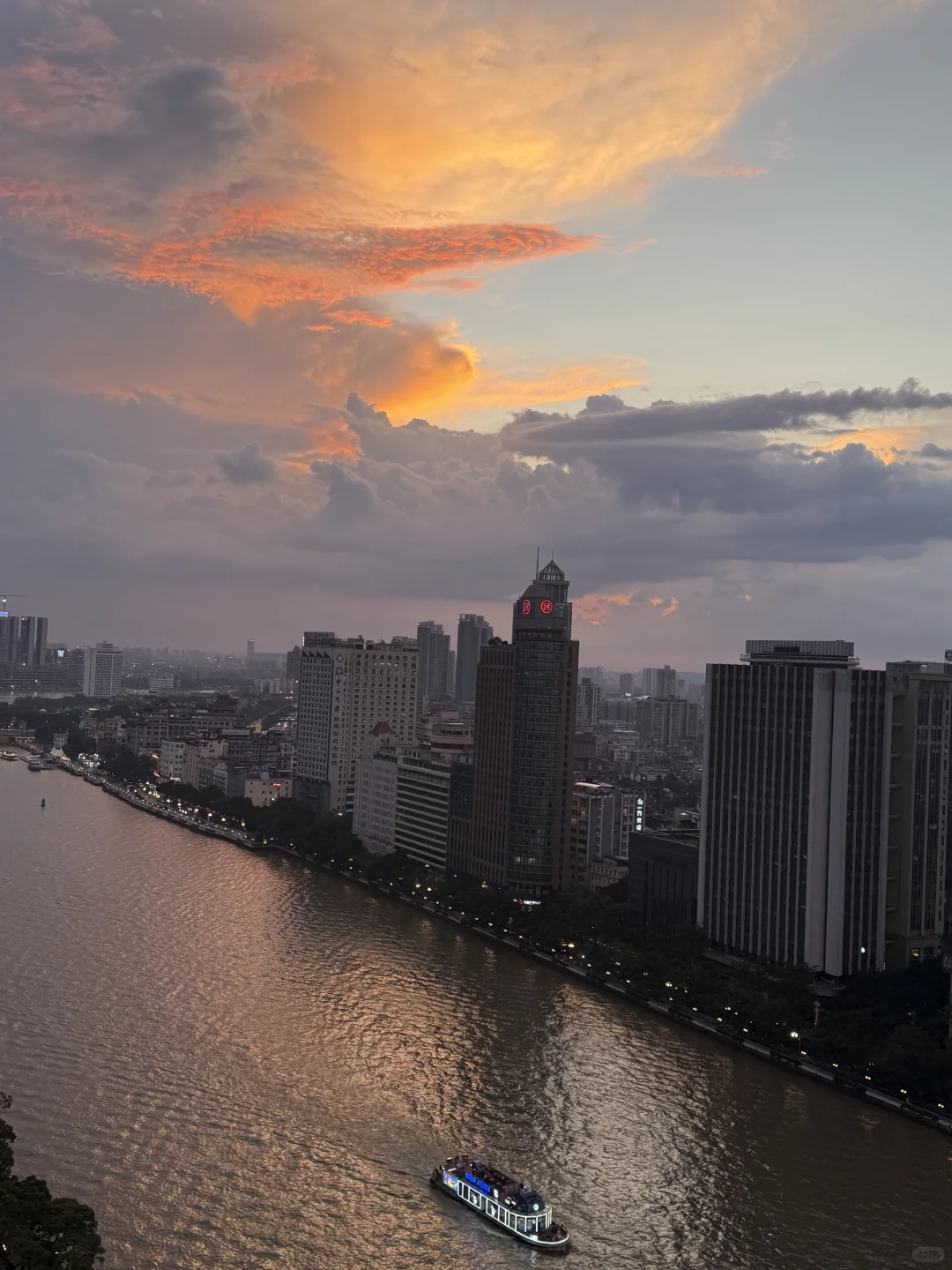 广州海珠区二手房大平层个人出，一线江景