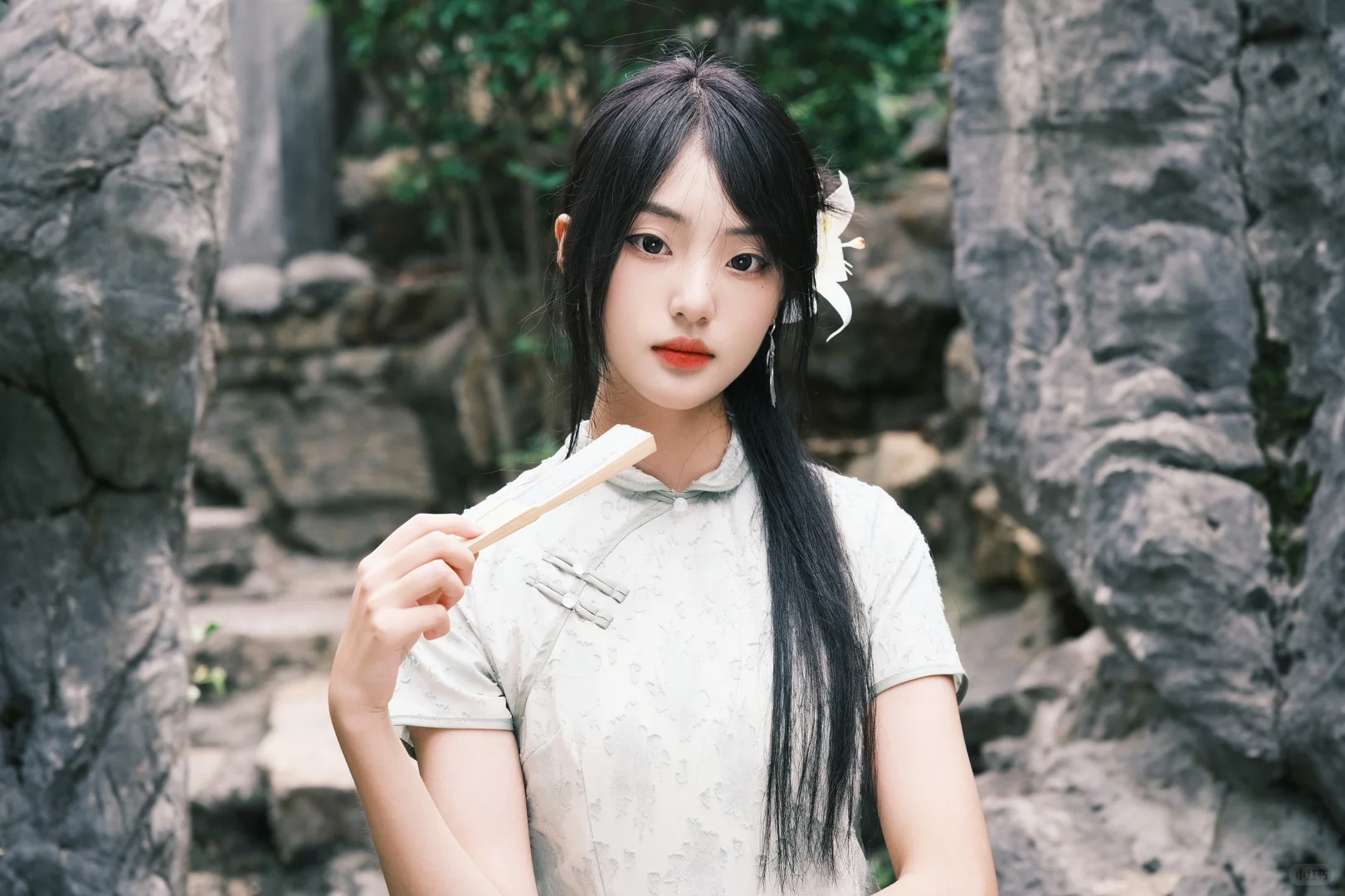 “烟雨入江南，山水如墨染”