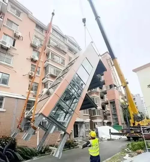 第一批“加装电梯”的老小区业主，大喊后悔