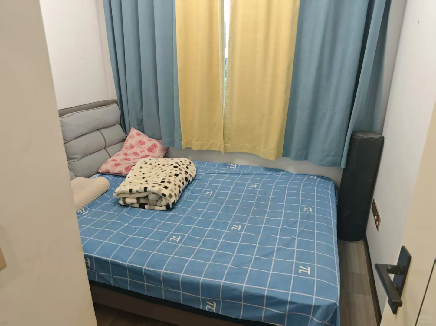 房屋出租 中间楼层 朝中庭 光线充足