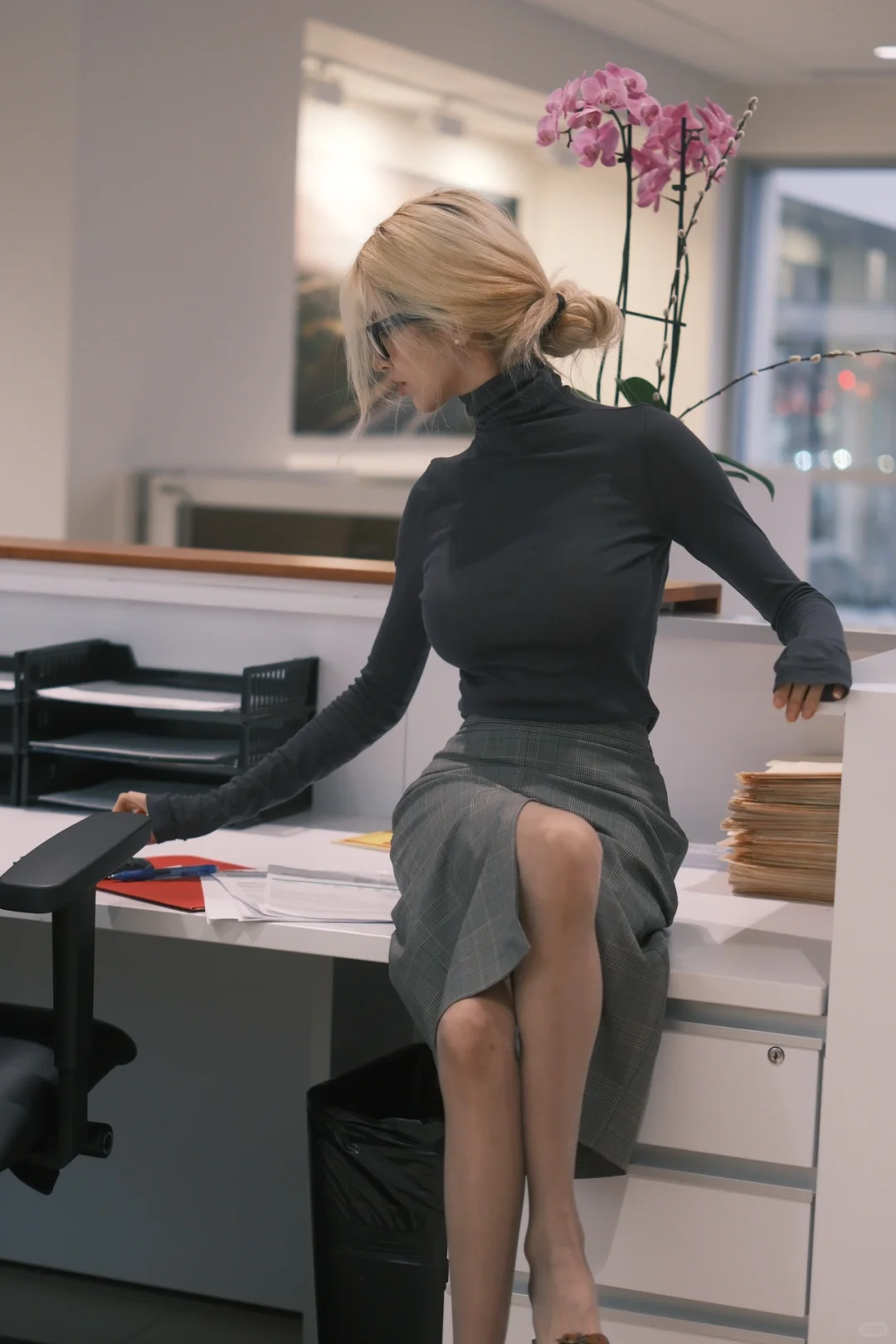 Siren at the office 💼📓🖇️
