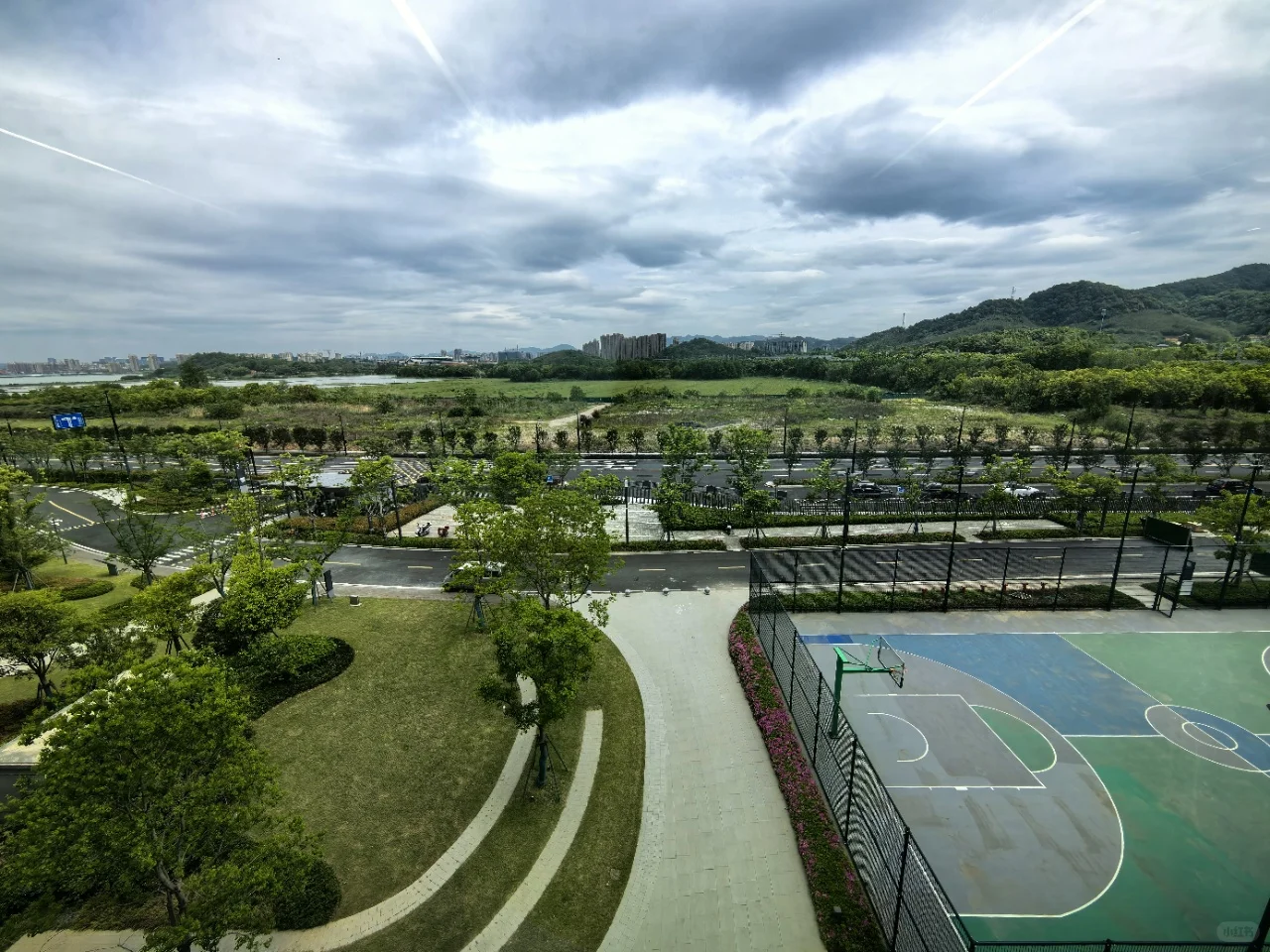 南湖未来科学园写字楼出租，面积321-2.5万