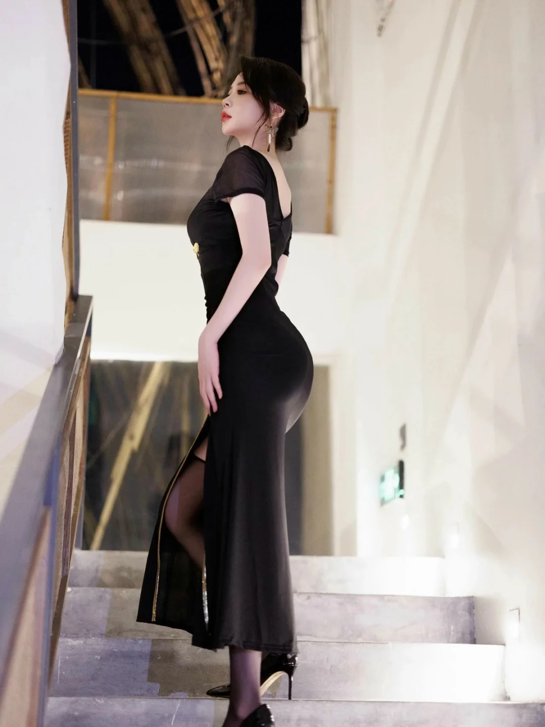 黑色尽显妩媚