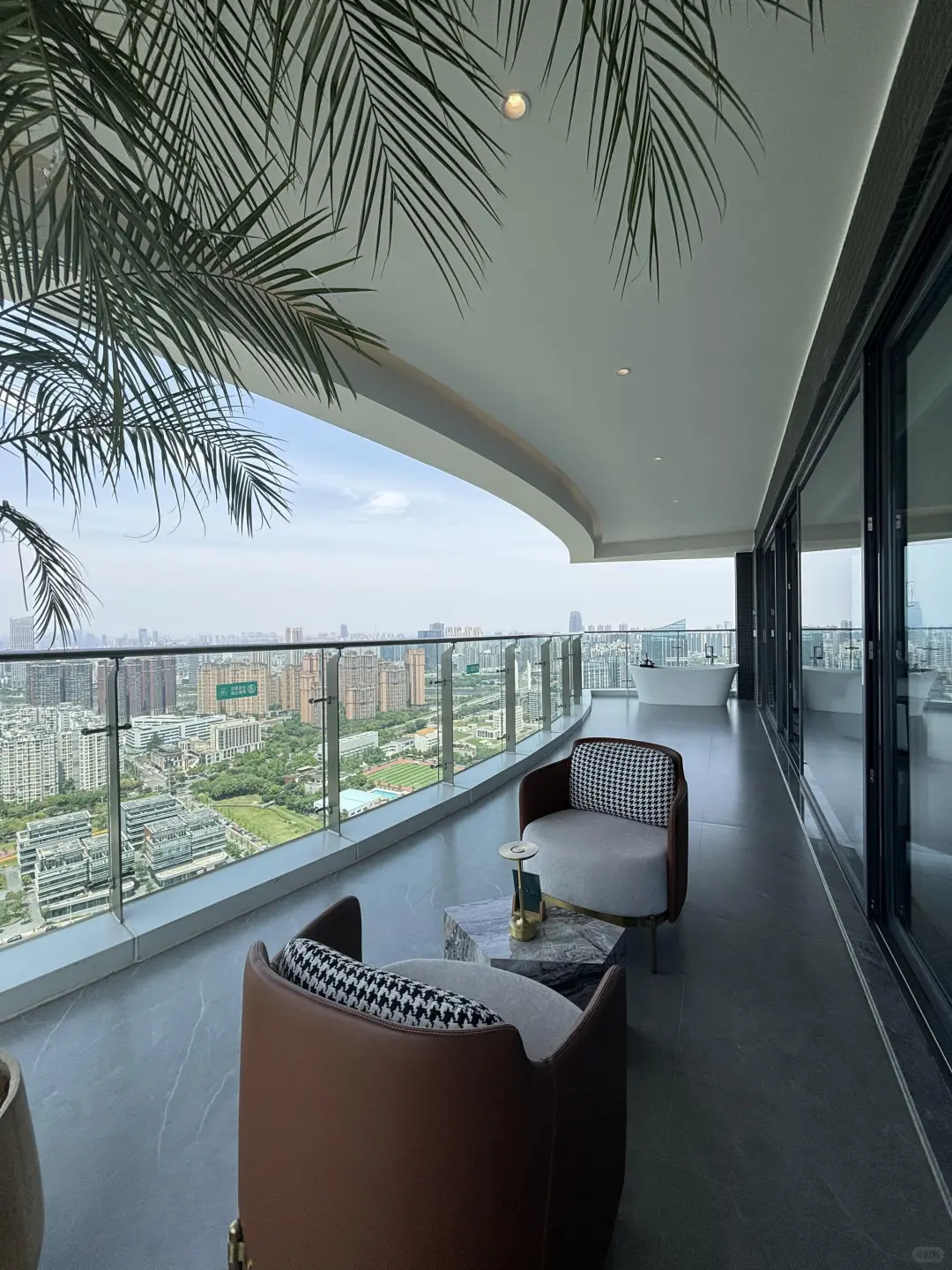 成都顶级江景豪宅！三面瞰江建面274㎡500万