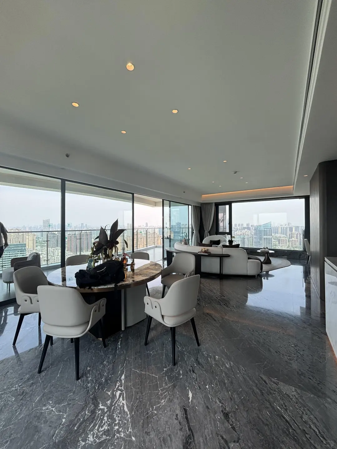 成都顶级江景豪宅！三面瞰江建面274㎡500万