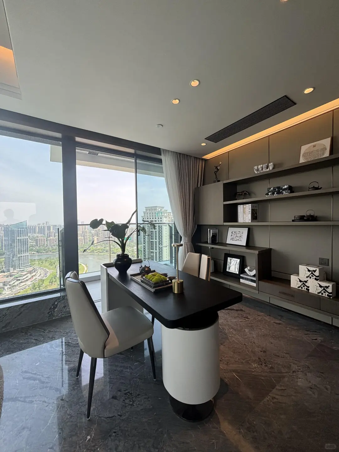 成都顶级江景豪宅！三面瞰江建面274㎡500万