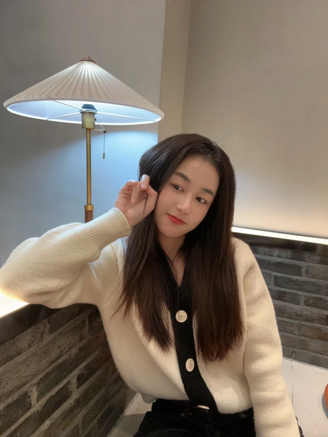 众所周知，美女的身边也是美女，不信右划→