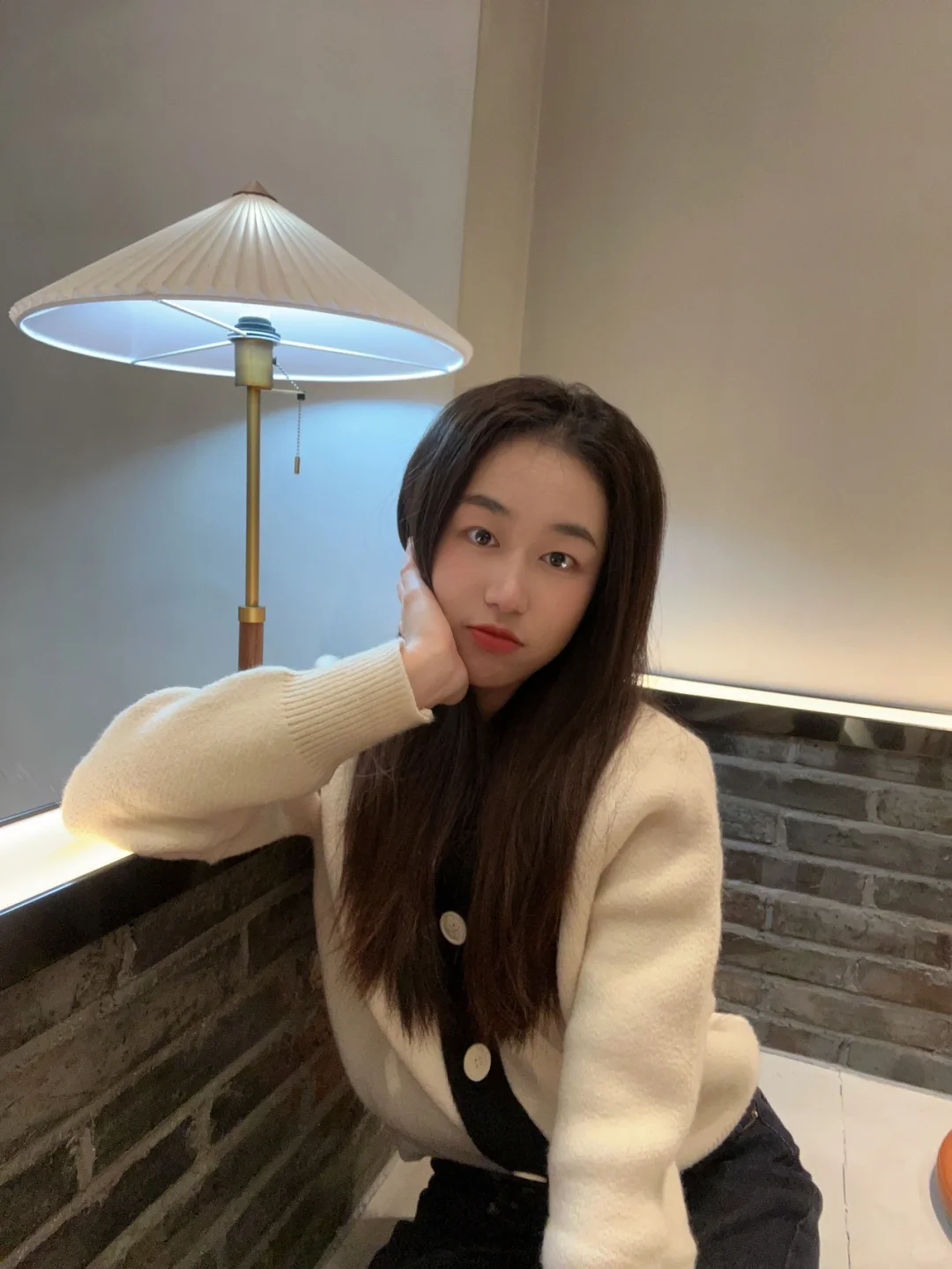 众所周知，美女的身边也是美女，不信右划→