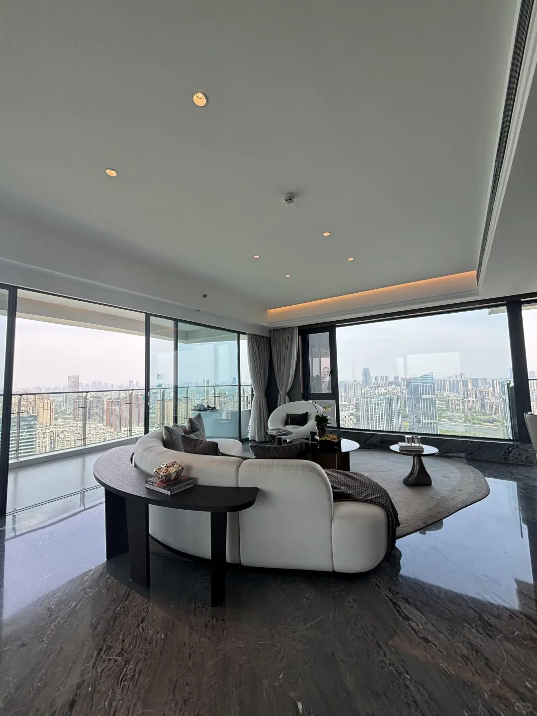 成都顶级江景豪宅！三面瞰江建面274㎡500万