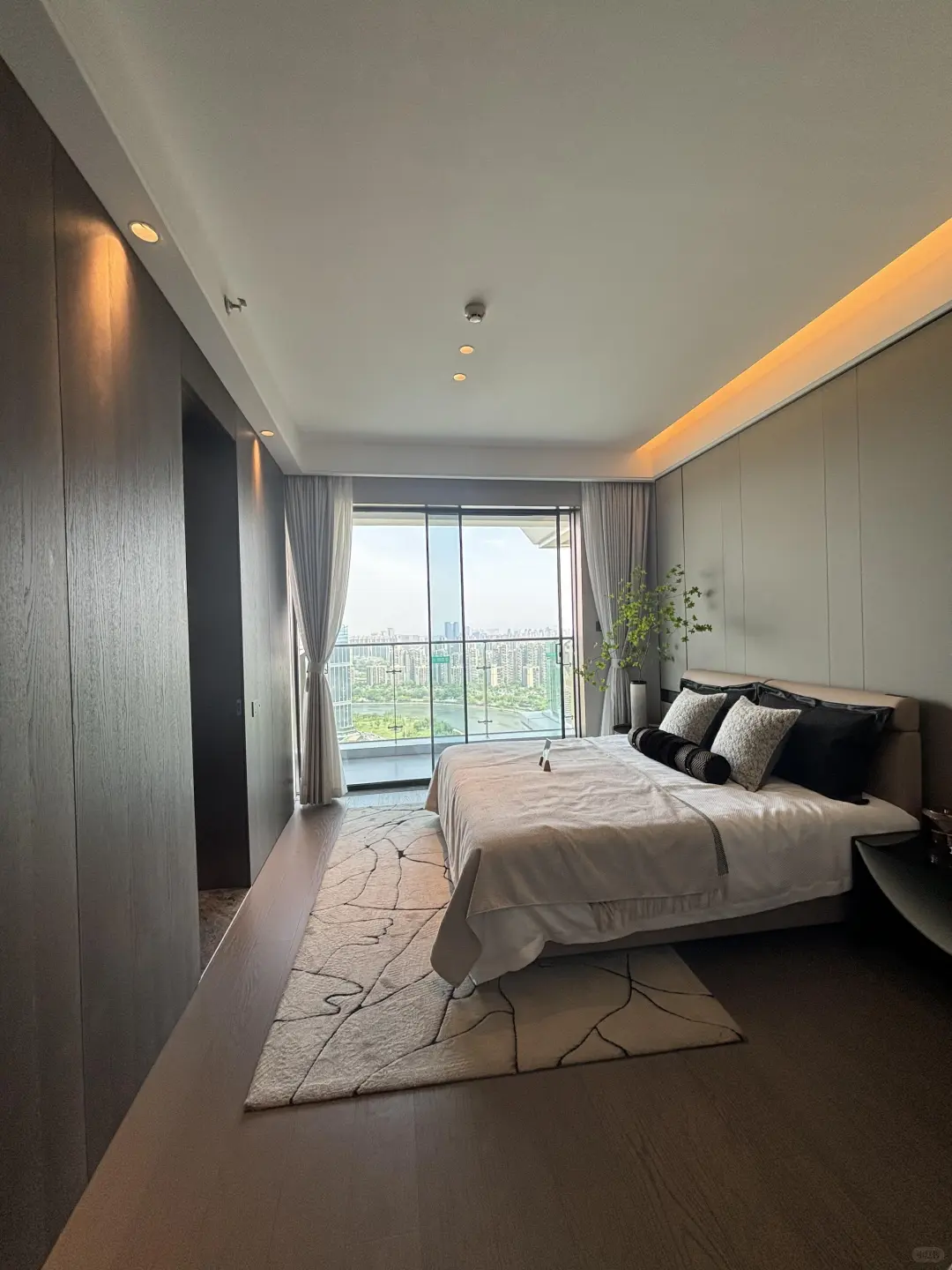 成都顶级江景豪宅！三面瞰江建面274㎡500万