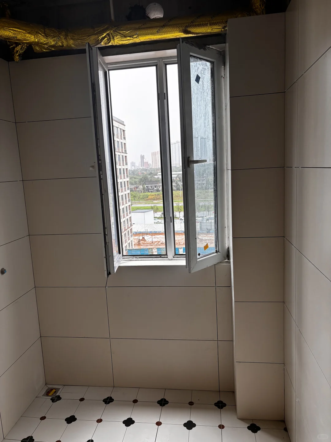 瓷砖上墙 新房在慢慢变好🏠