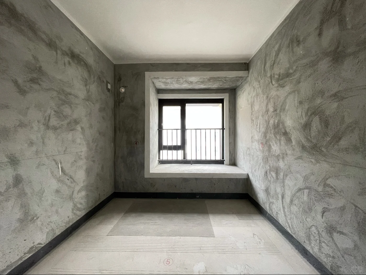 ** 🏡 毛坯房的潜力：打造梦想中的家