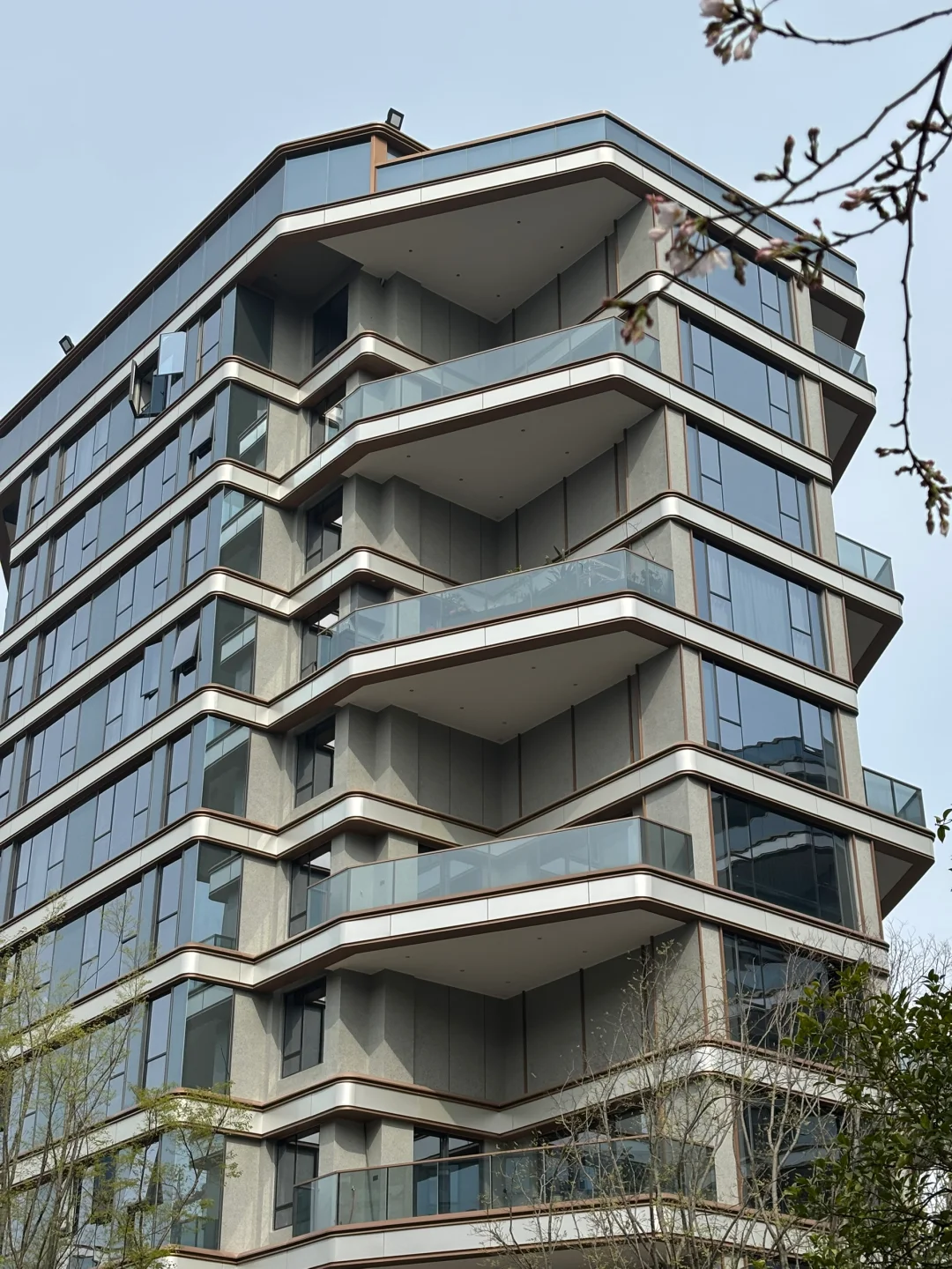 龙湖豪宅扛不住了 业主血亏100颗出 带🌸园