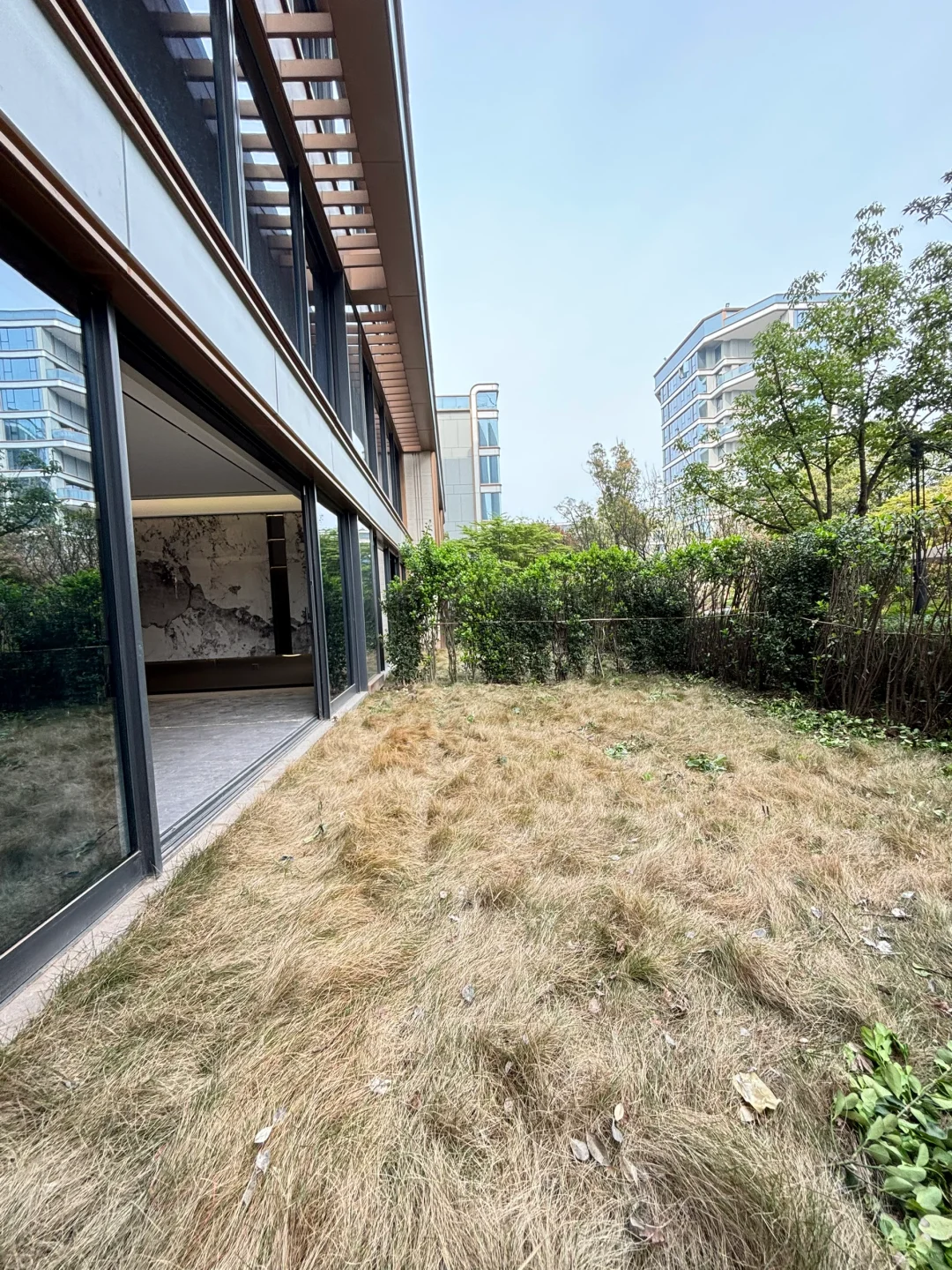 龙湖豪宅扛不住了 业主血亏100颗出 带🌸园