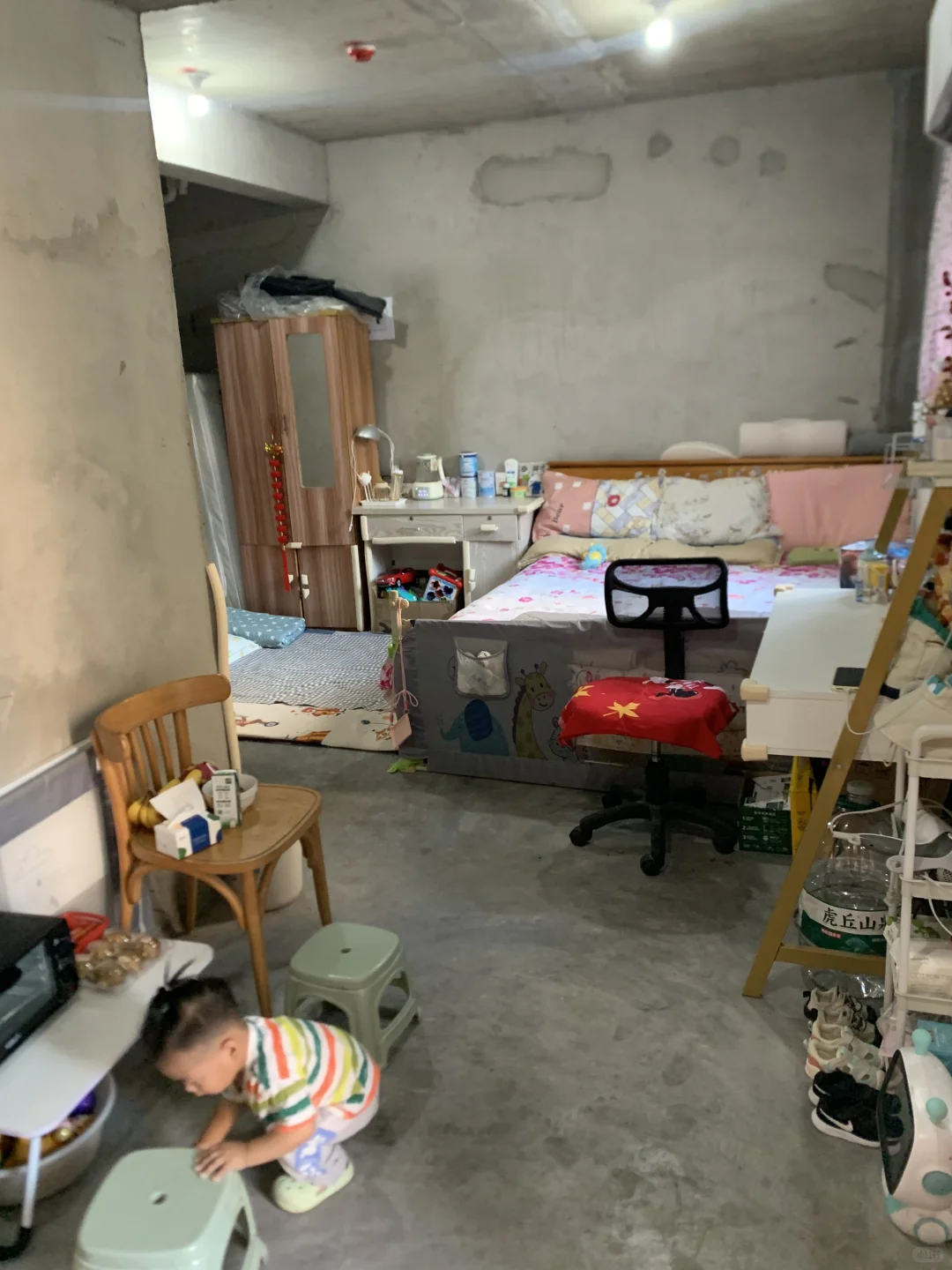 我在上海浦东新区曹路租了一间毛坯房