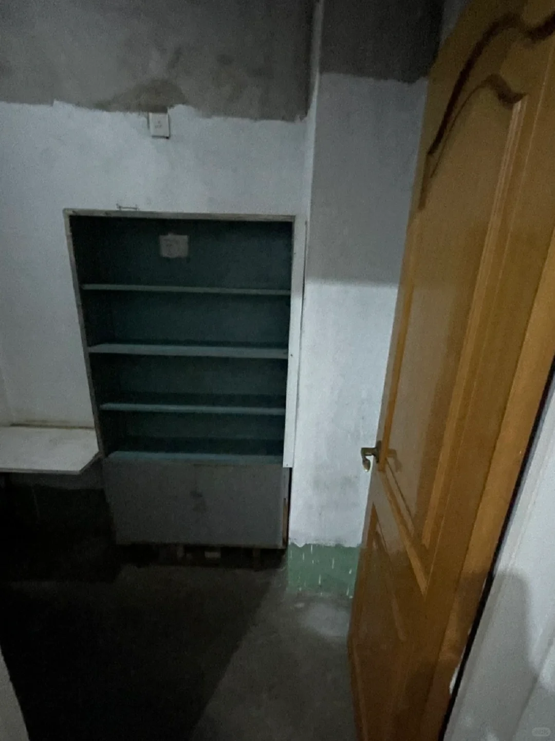 租的毛坯房，没花什么钱改造，能住就行