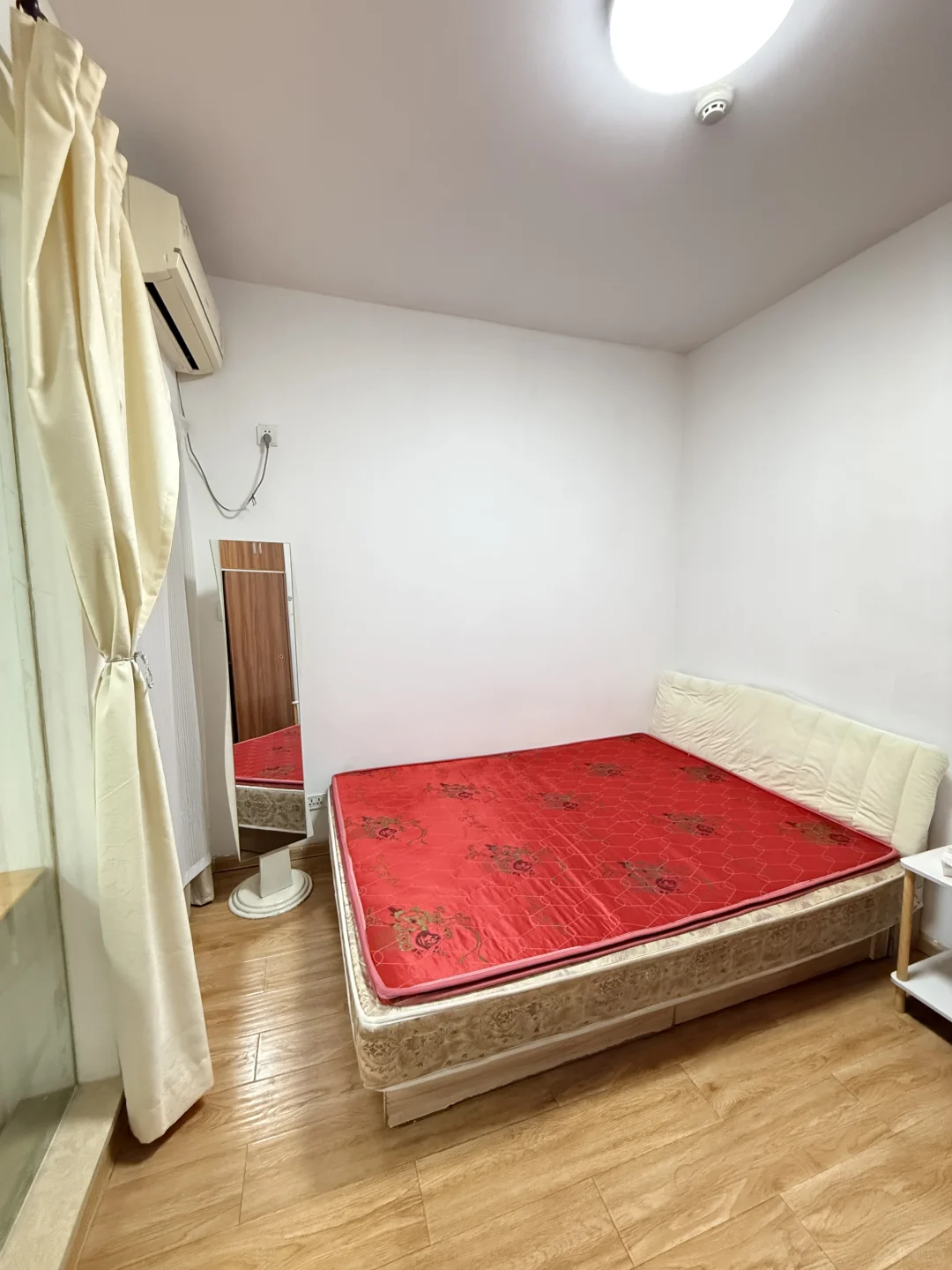 木塔寺地铁口高新万达旁 精装一室一厅出租