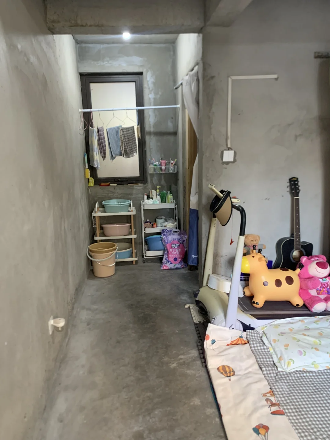 我在上海浦东新区曹路租了一间毛坯房