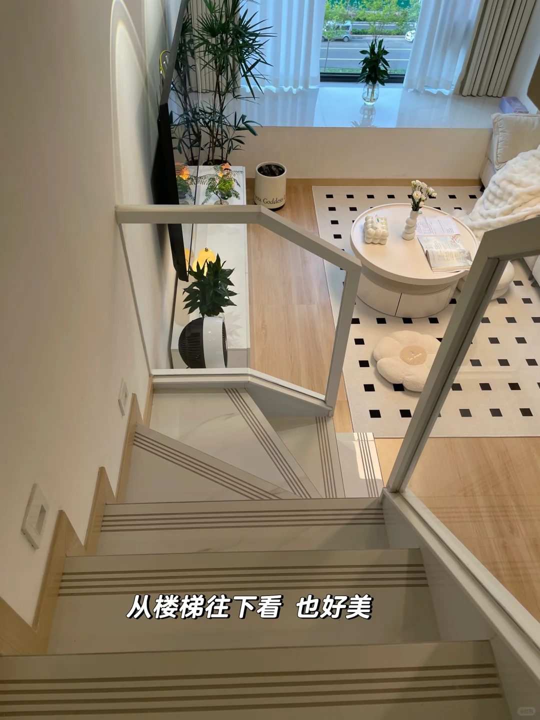25平小公寓来个图片版的一镜到底吧