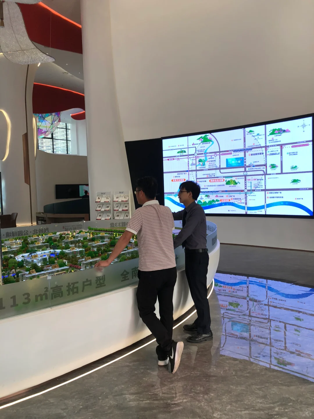 记录这平平无奇又跟客户打成一片的销售日常