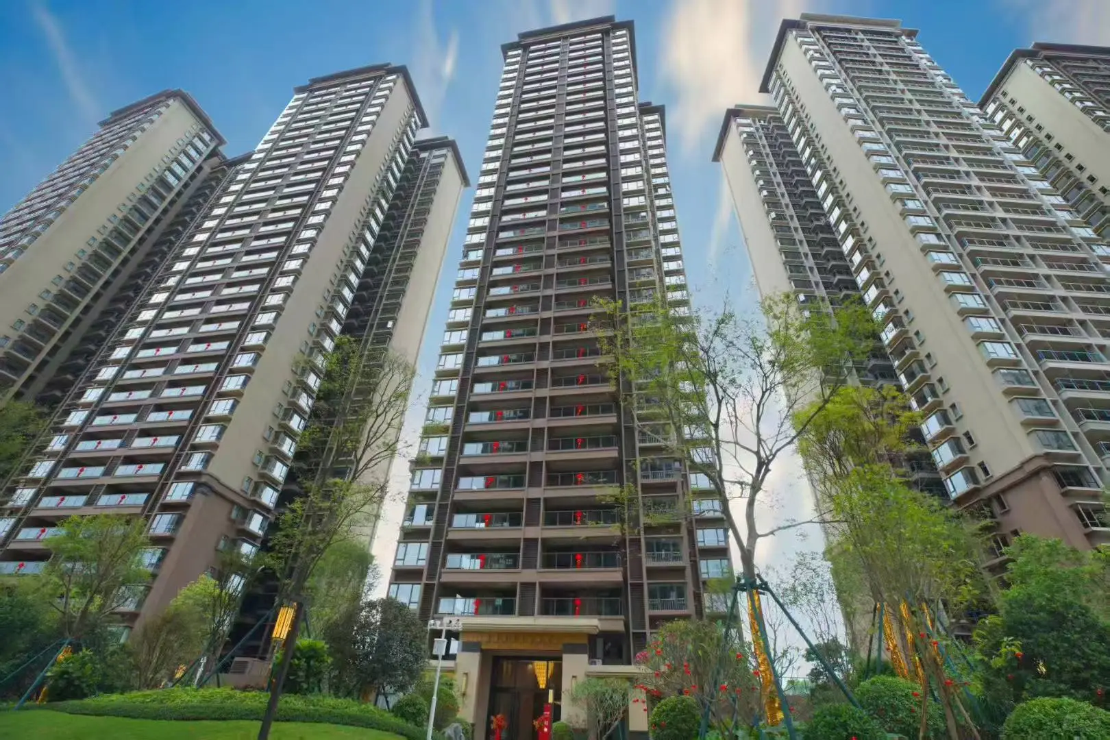 东站旁，中式园林，4房首付12万，月供2000