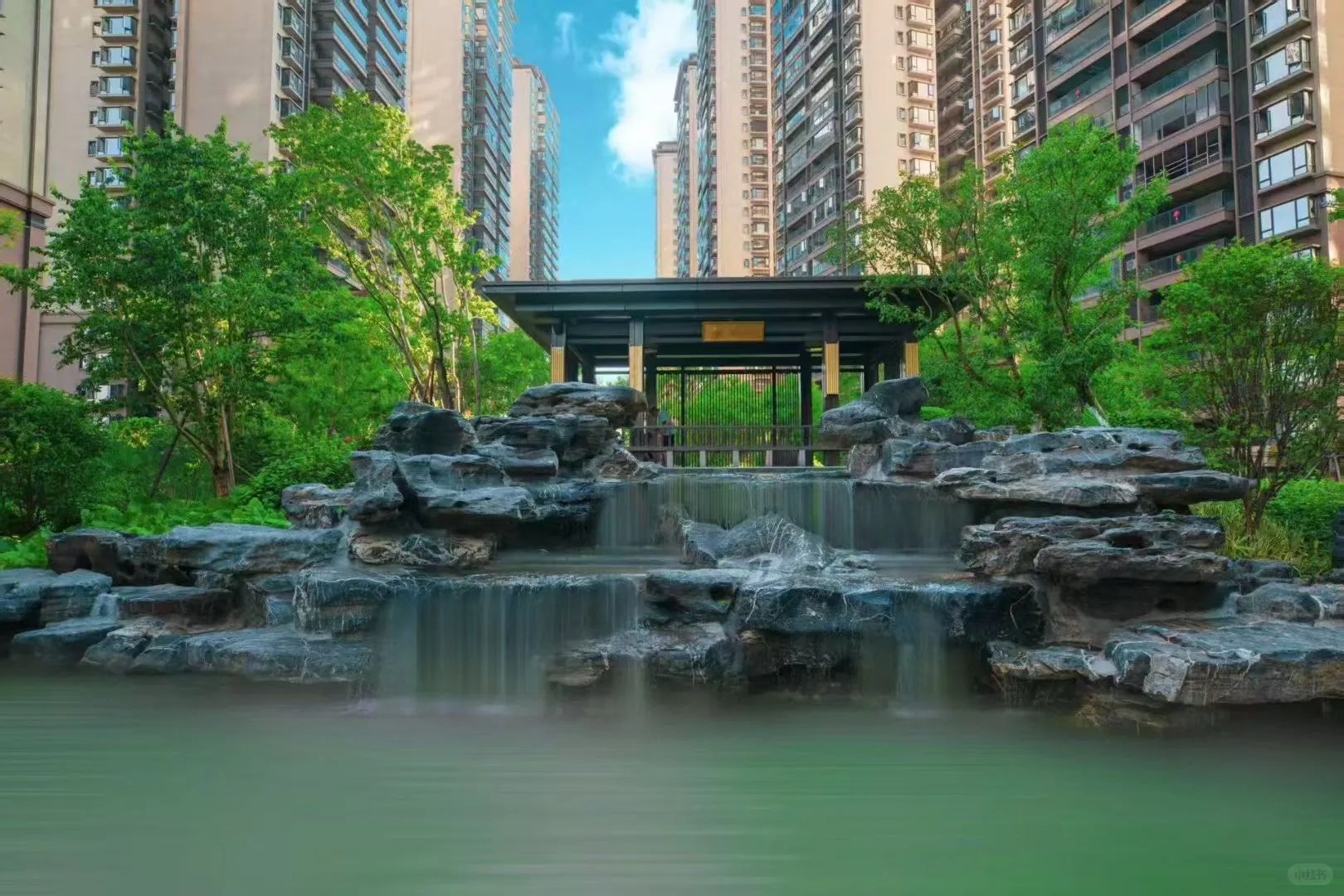 东站旁，中式园林，4房首付12万，月供2000