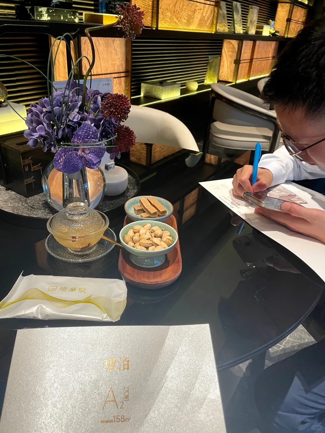 认真算房价的置业顾问好帅！