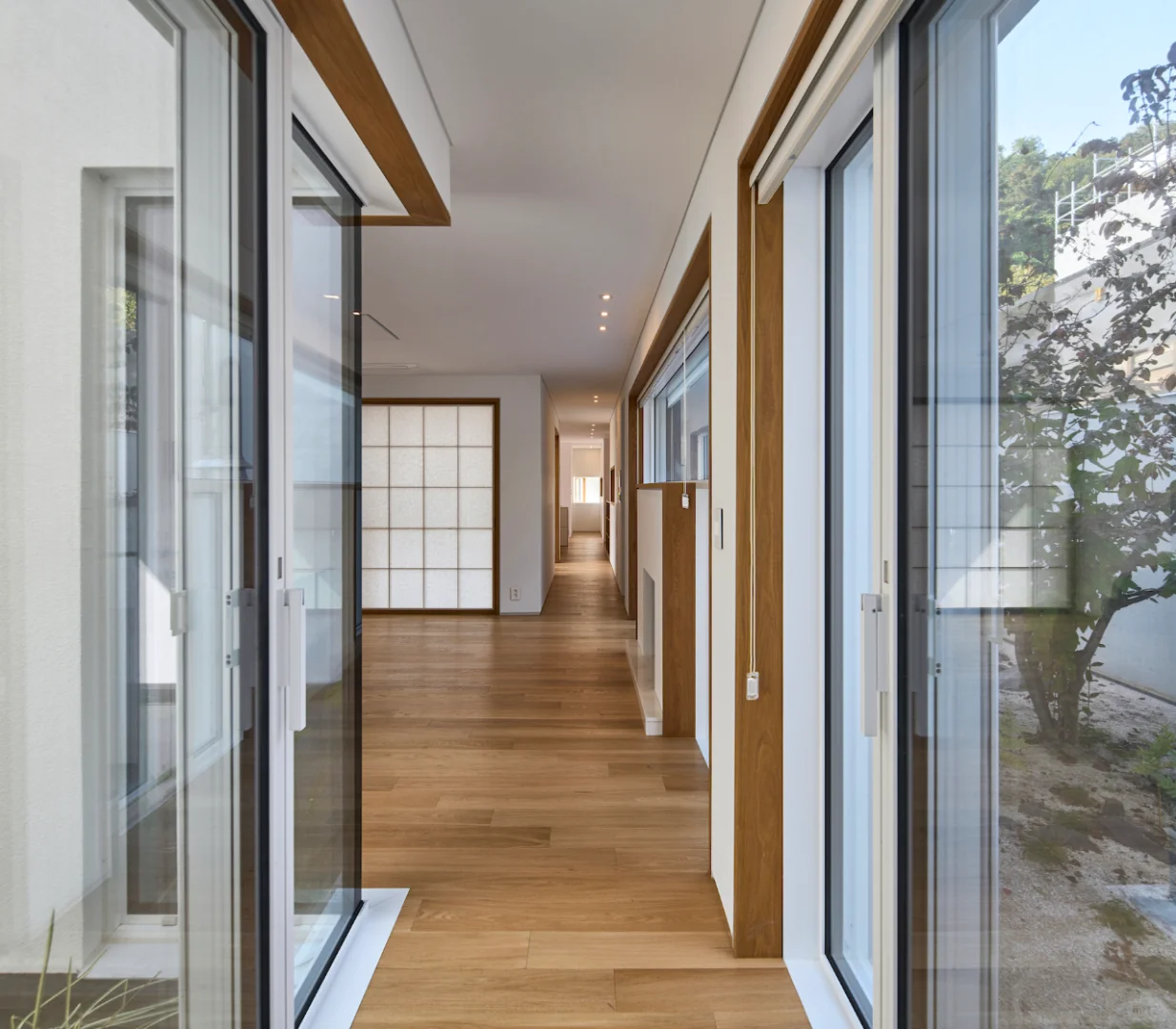 一座充满诗意的白色住宅