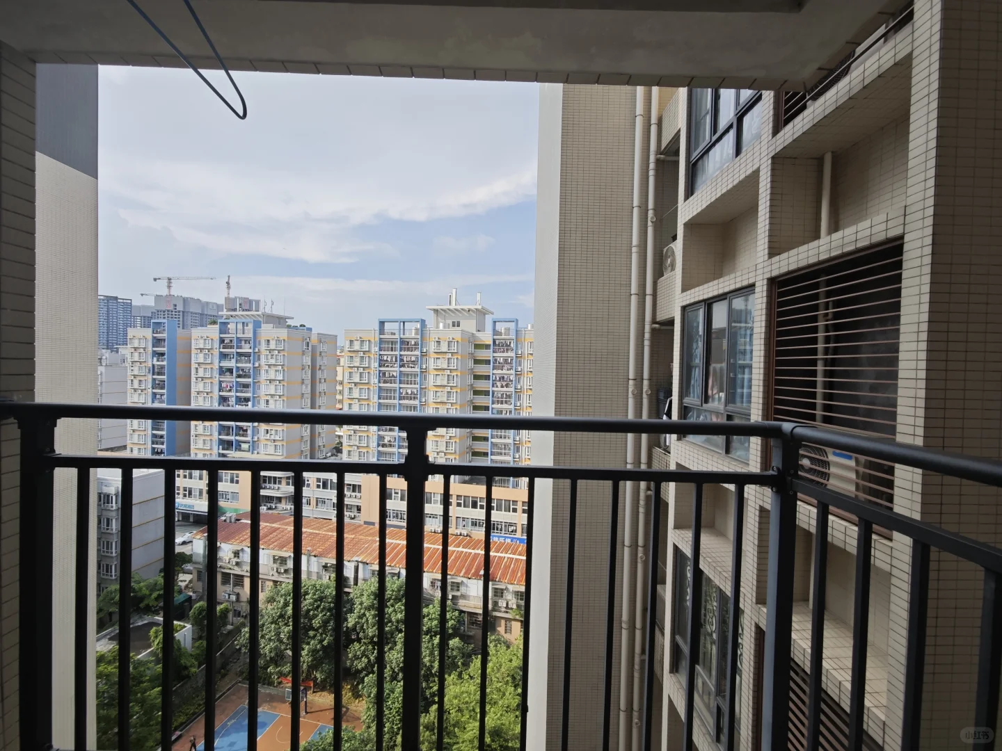 转租，小新塘回迁房e区中层两房，拎包入住