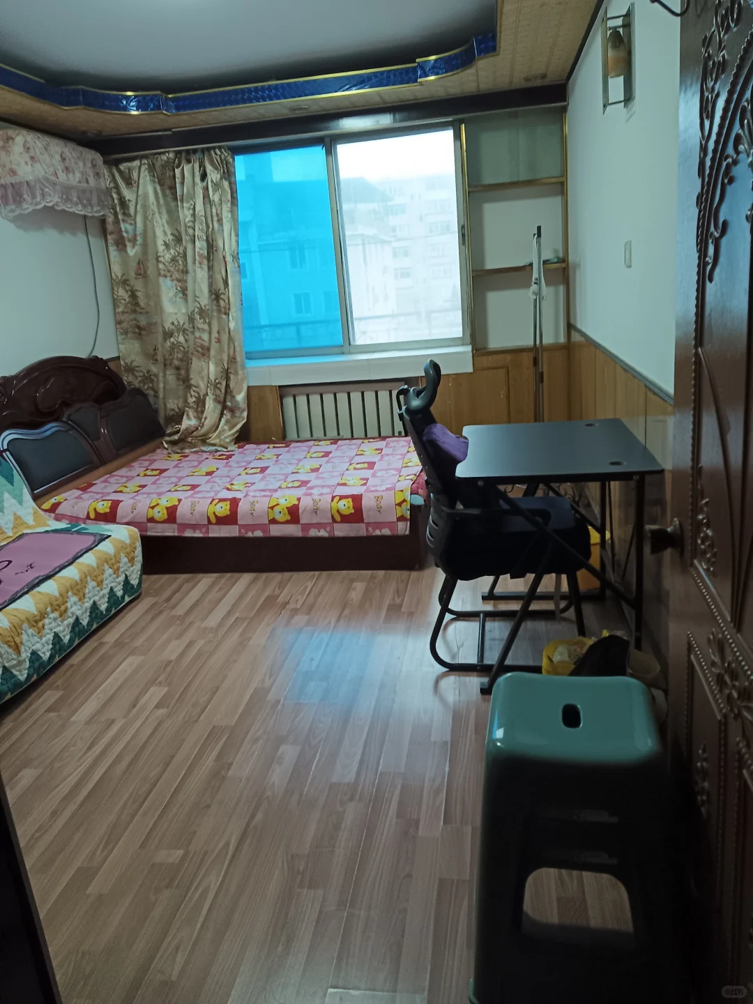 一室一厅出租，拎包即住，物品齐全