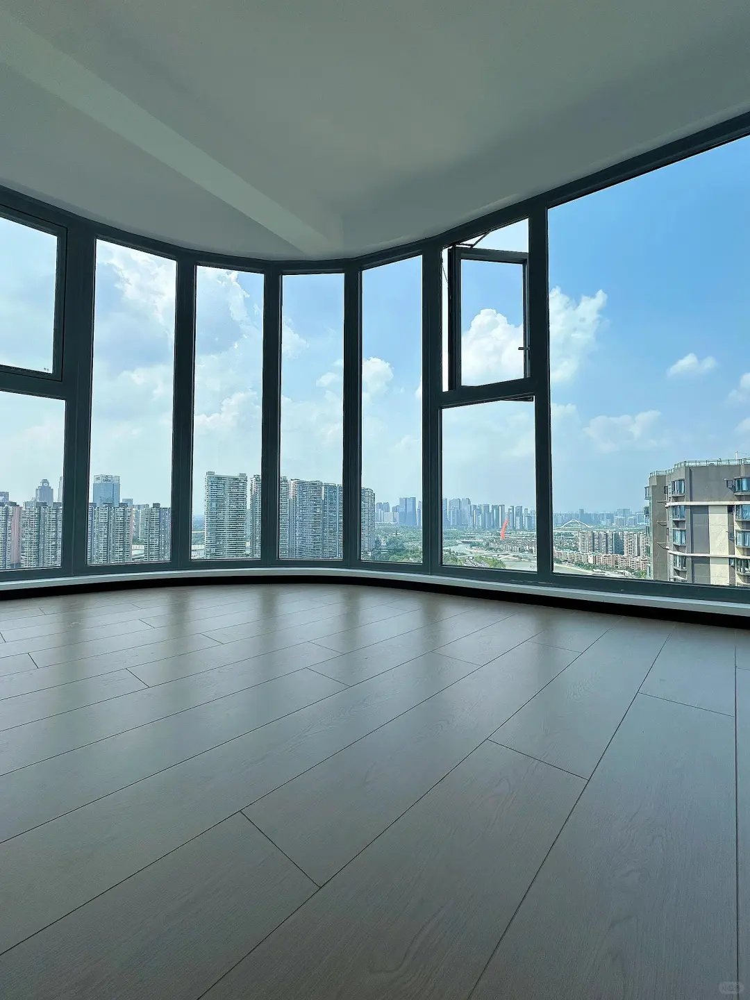 高新区、 208万精装修套三住宅🏠