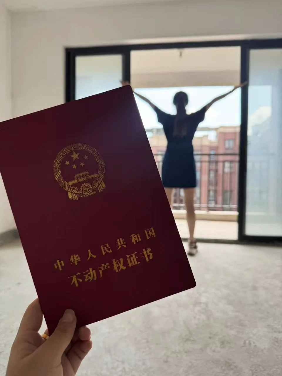姐妹们暂停一下，恭喜这位女士买房🏠