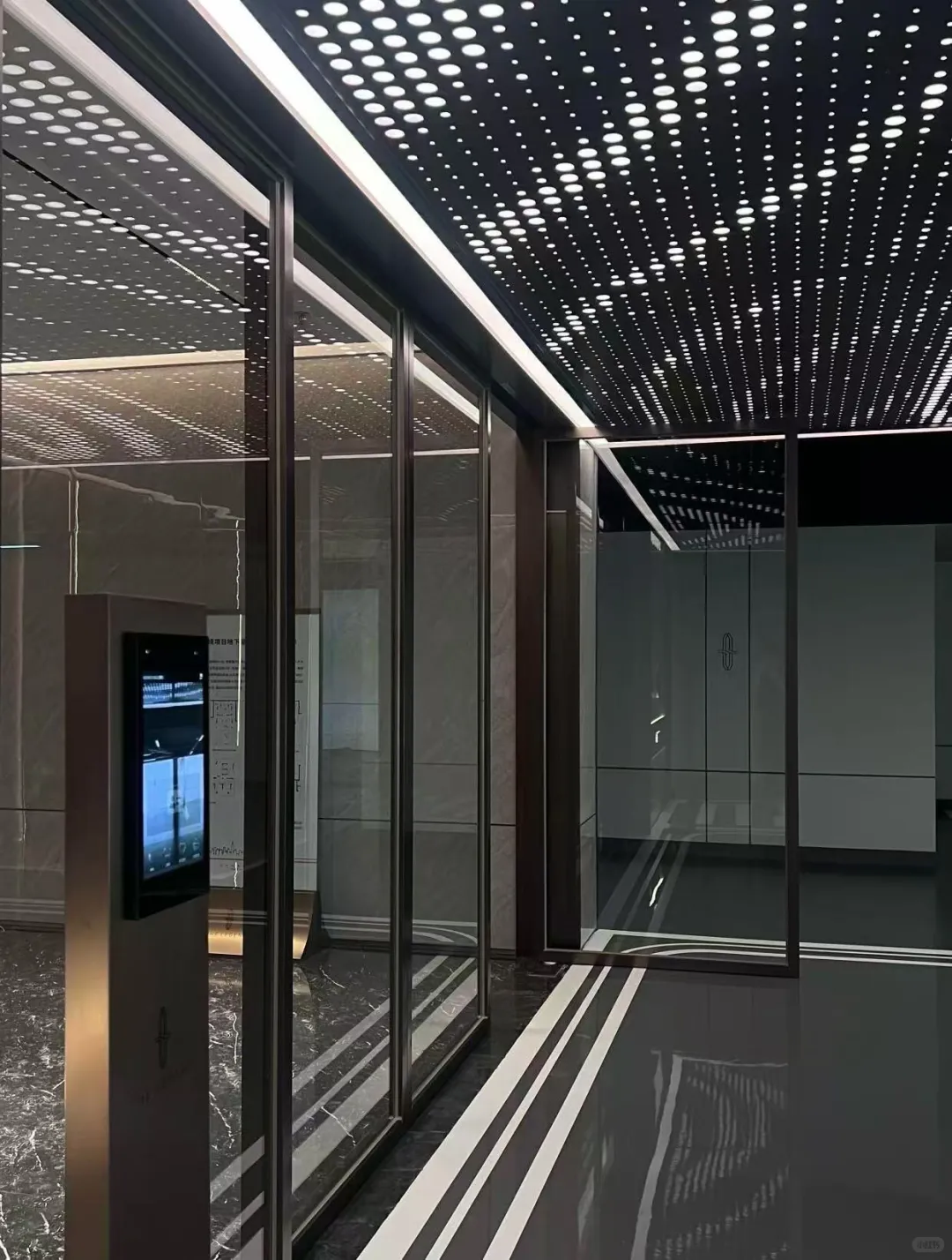 现在的楼盘8500的单价拥有豪宅停车场