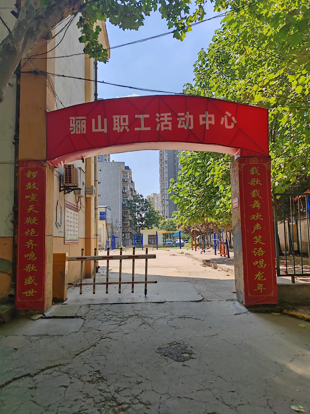 只从窗户就能看见几代人的印记