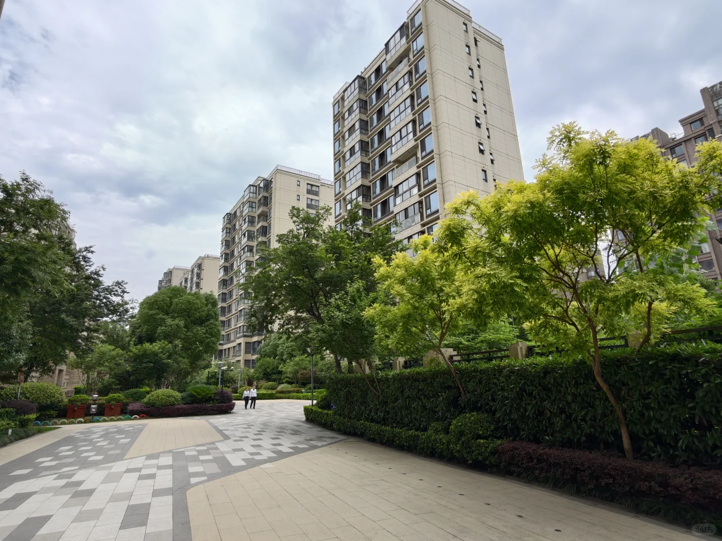 业主二次装修，现代风婚房，宝山南大次新房