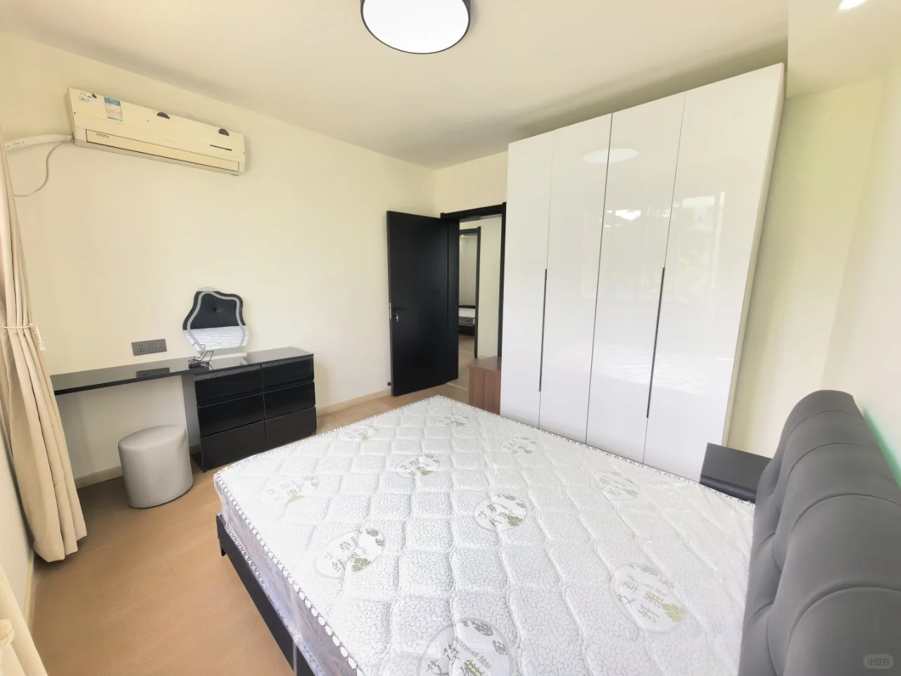上海嘉定 南苑六村 三室两厅一卫民用水电燃