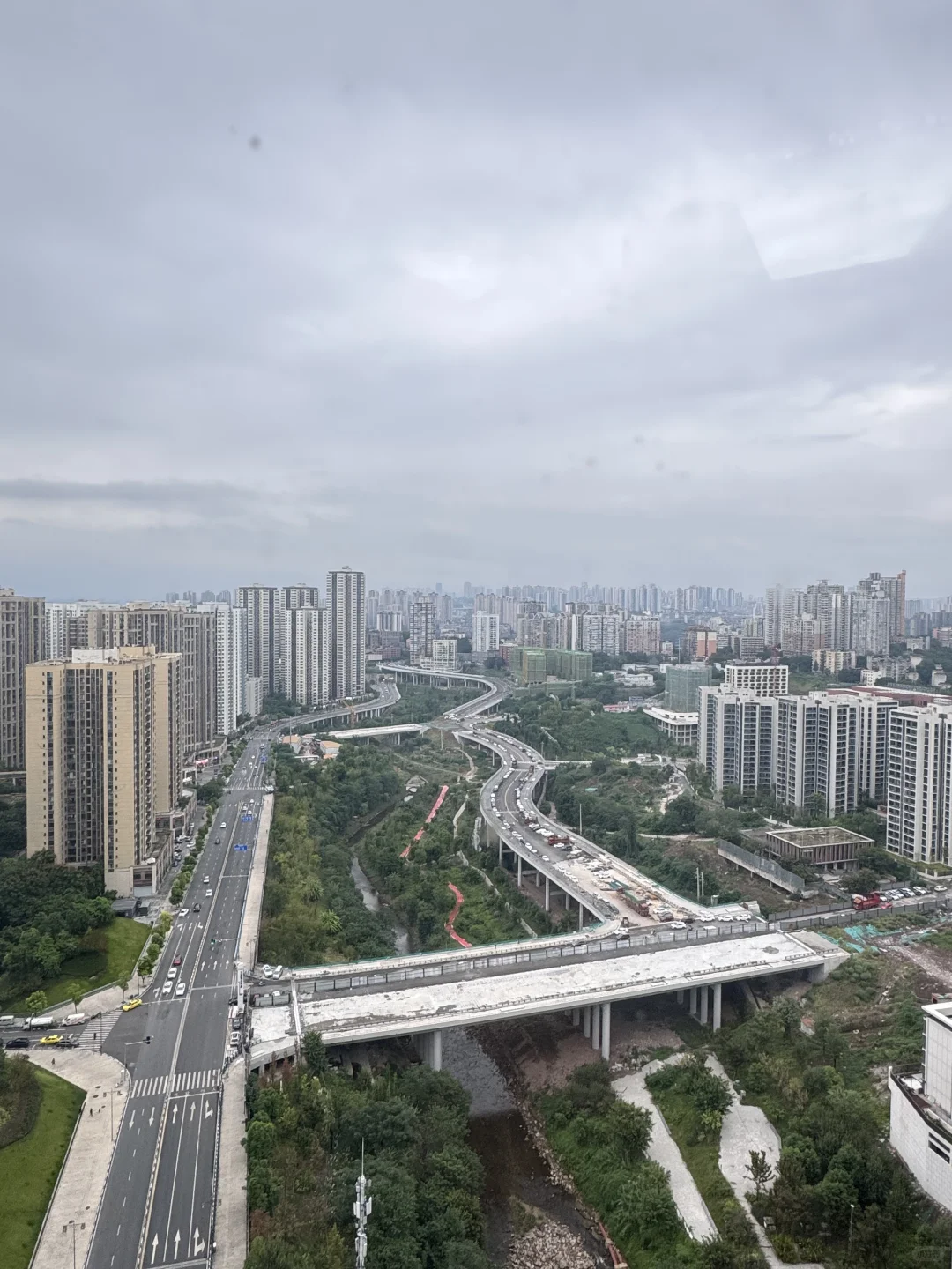 首付1万月供2320买地铁旁84平两房带阳台