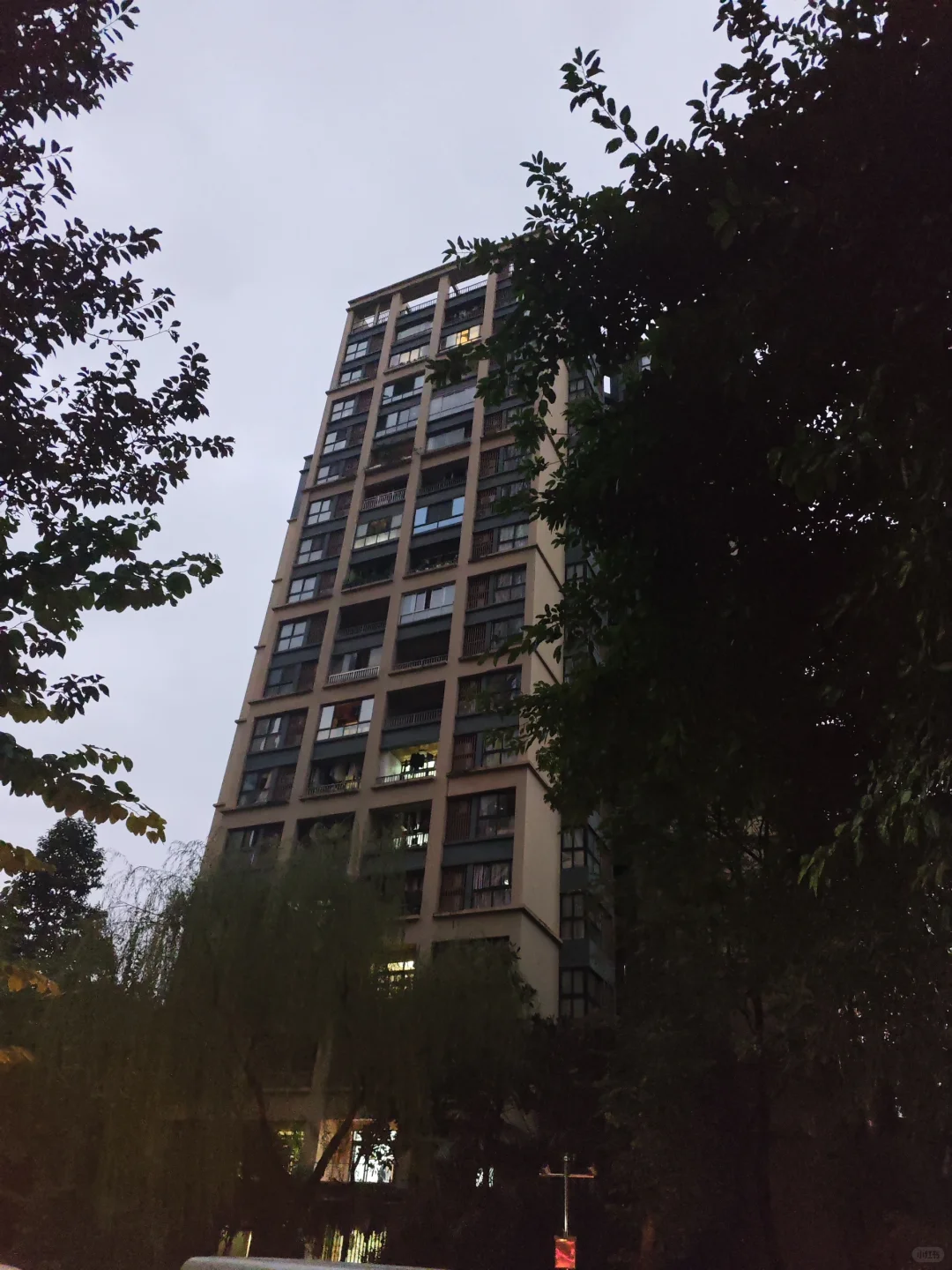 100w小二居刚需看房日记（汽博板）