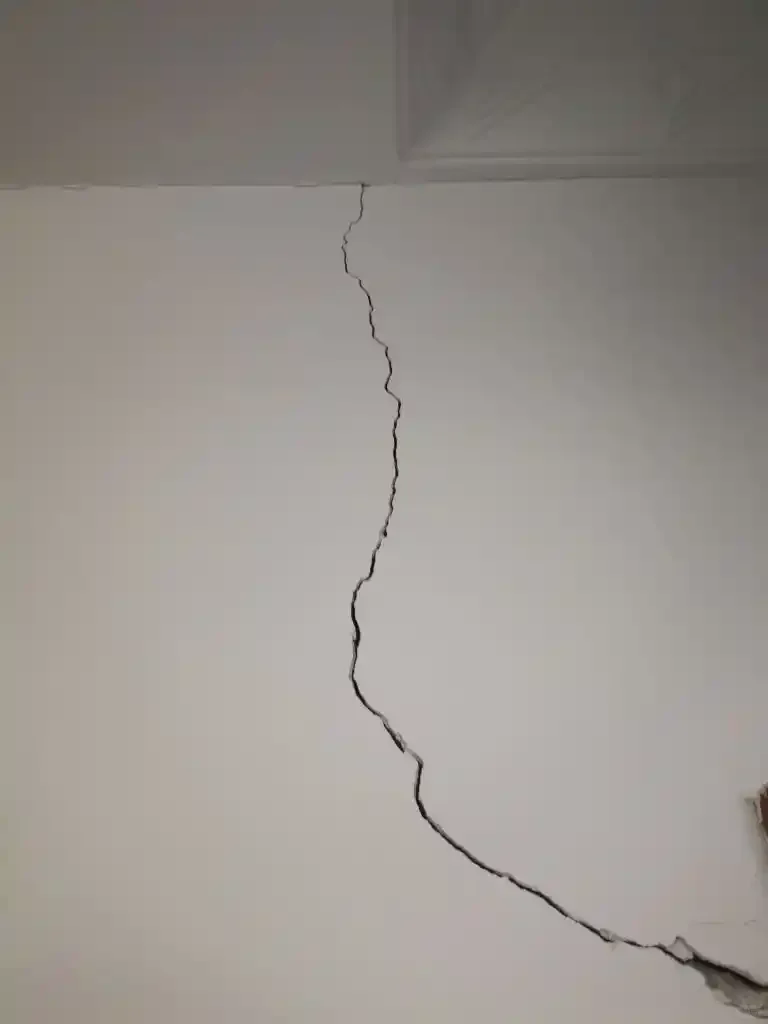 墙面开裂是为啥？