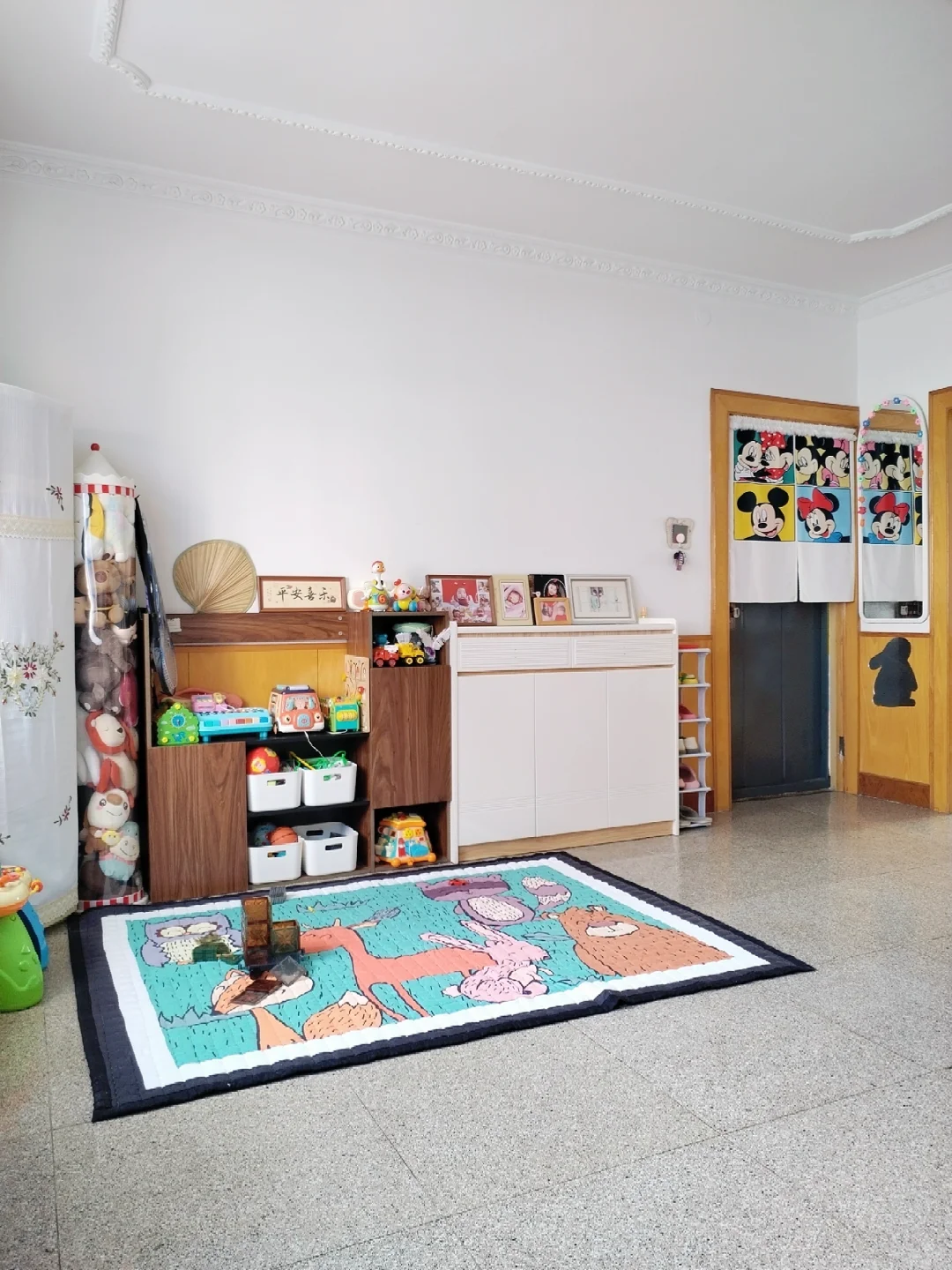 住在26年房龄的小屋，黄黄的墙板变成黄金屋