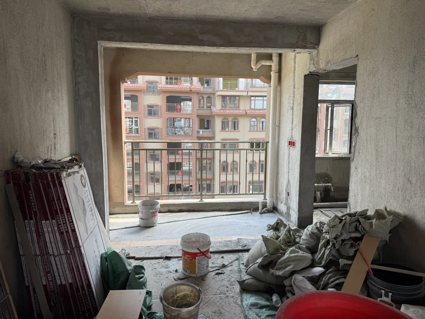 🏠毛坯房变形记｜在工地里找浪漫，我的家有山