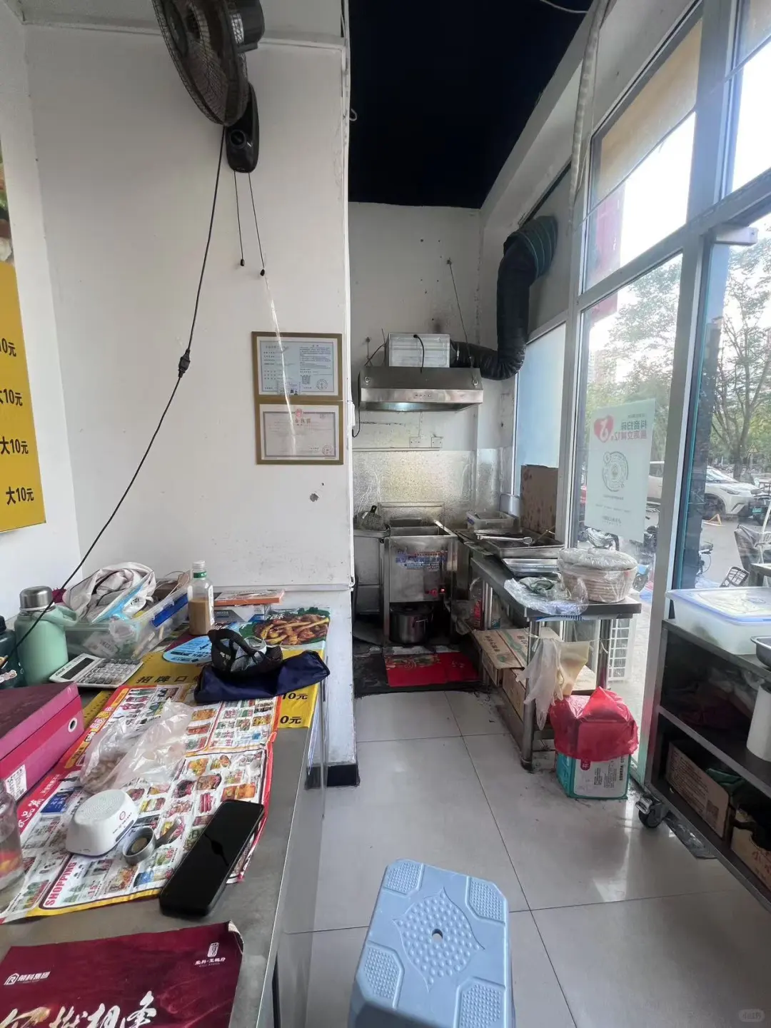 邯郸两所学校对面小吃店