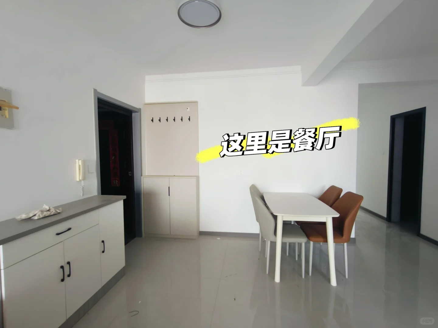这个小卧室也太香了吧！
