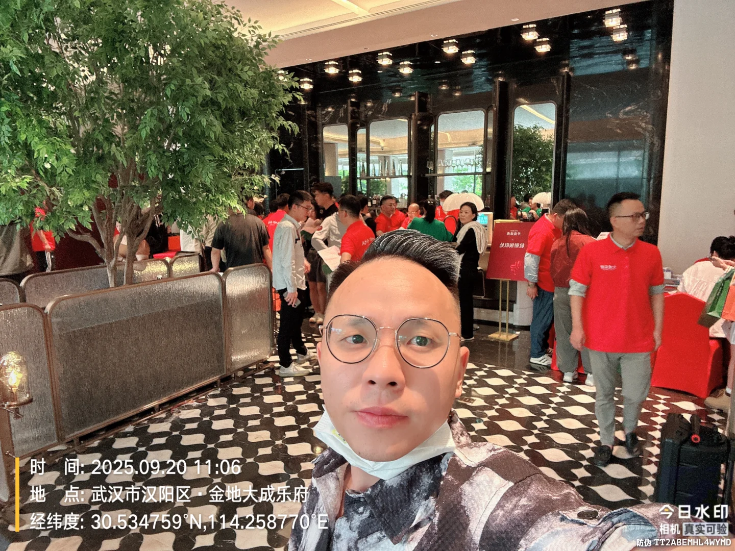 感觉又被开发商做局了😂400人抢188套房子