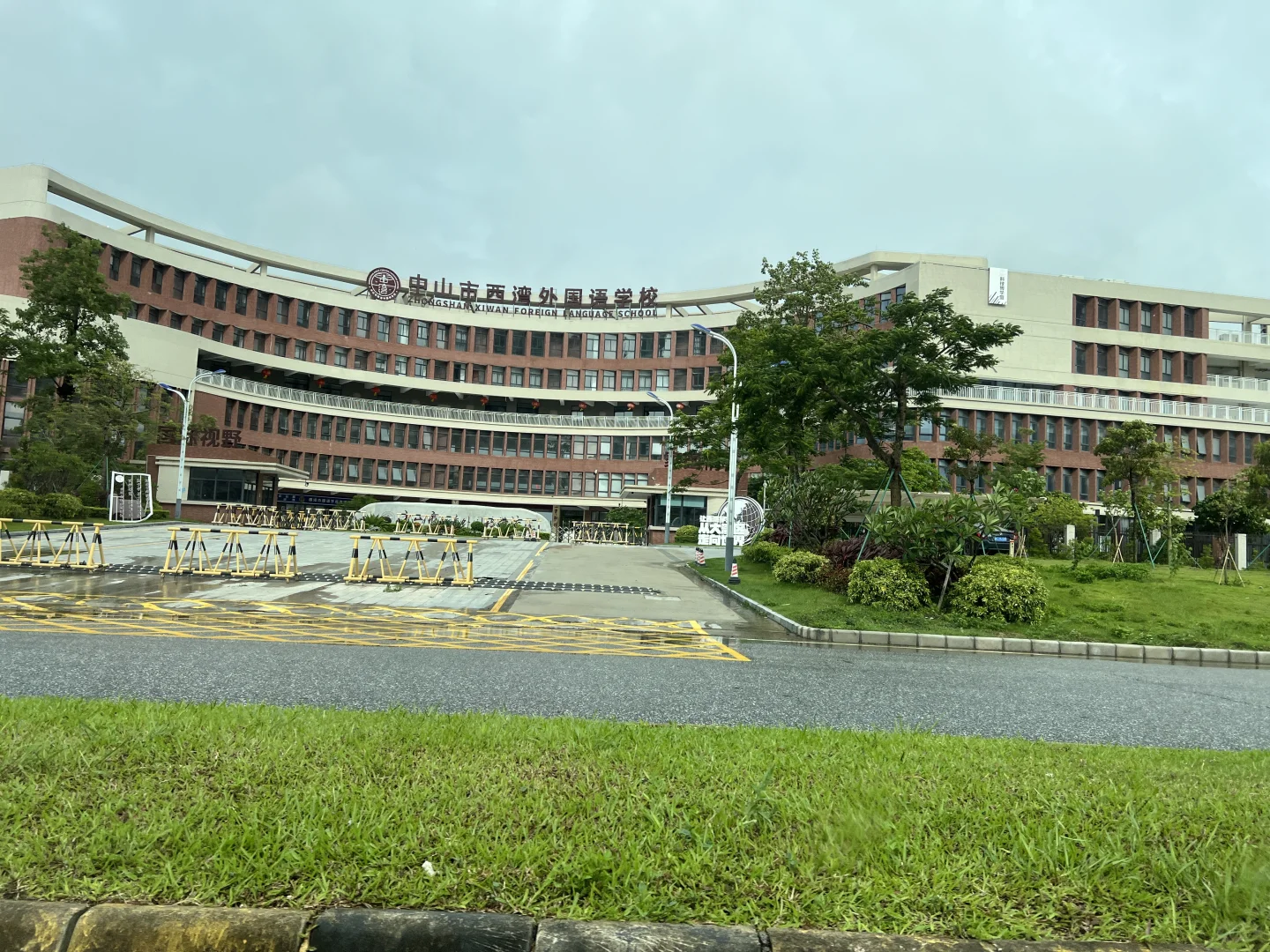 6000人+学校正对面商圈，正缺乏教培类行业