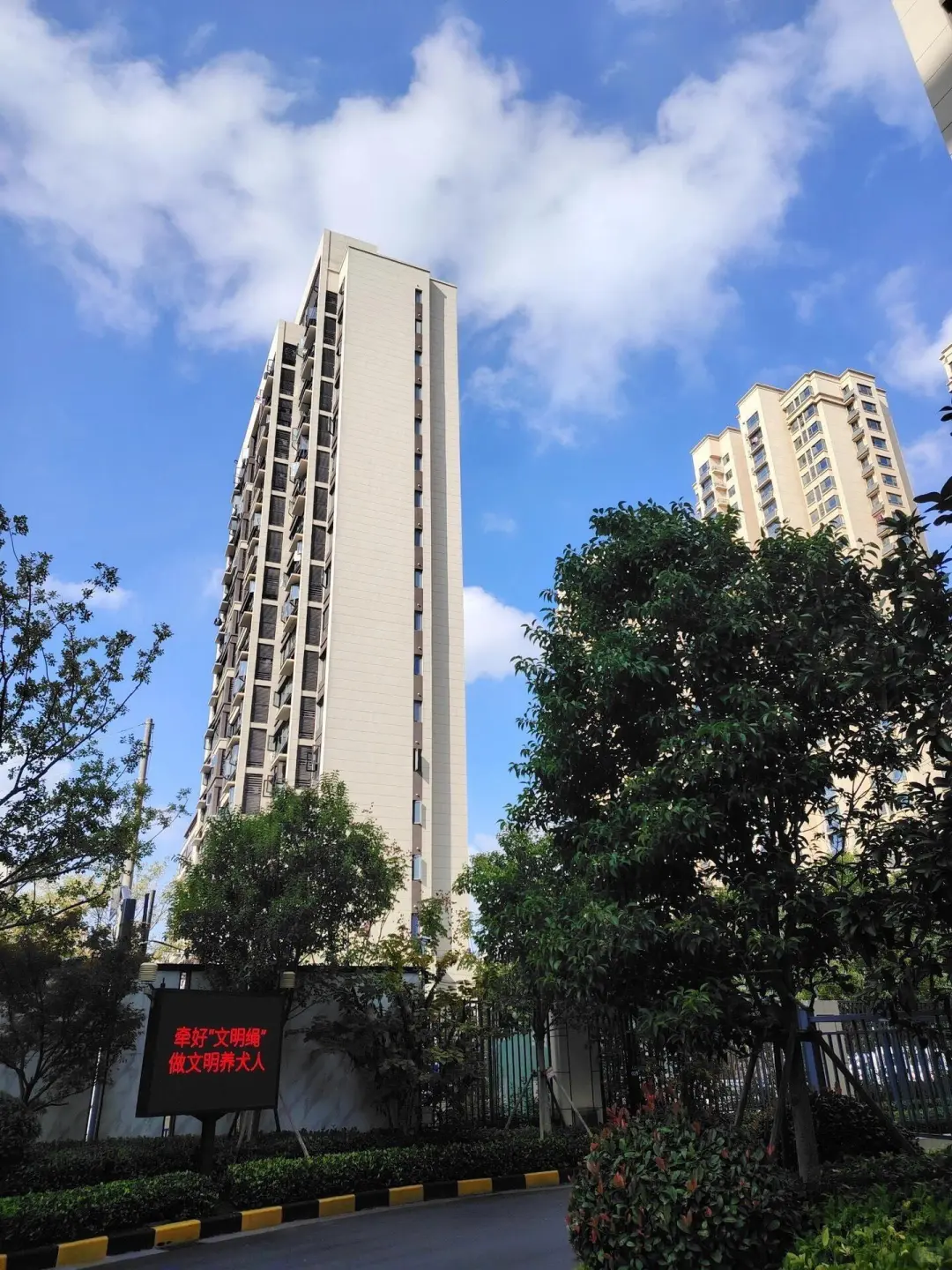 实拍！五象一套精装两房，40万，首付1万