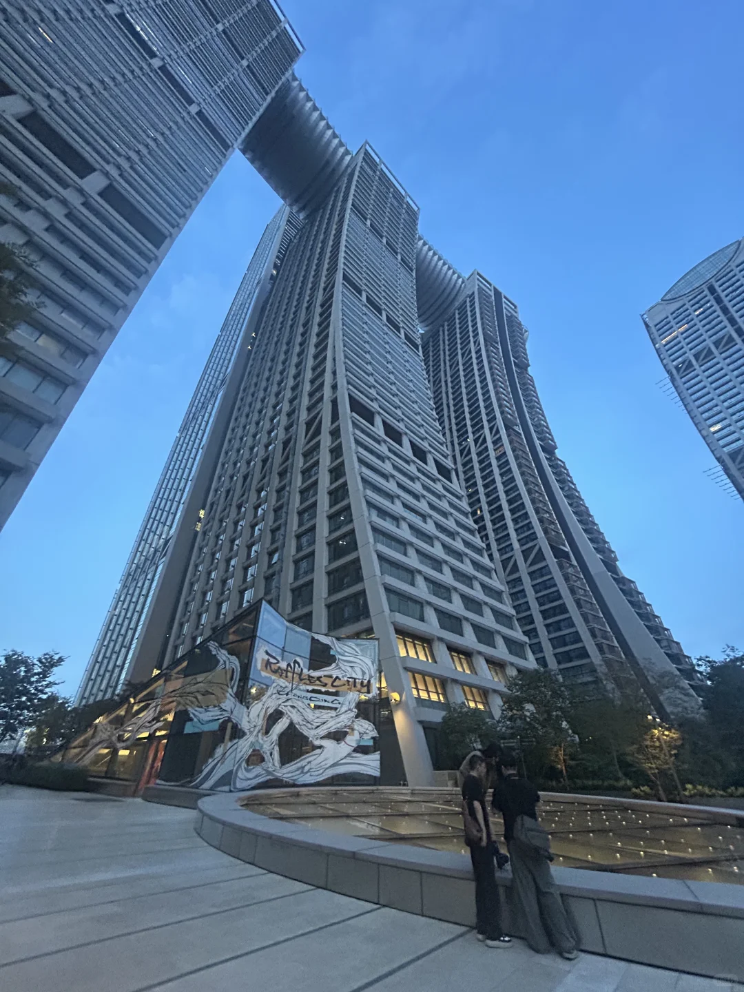 坐拥重庆顶级地段，来福士的房价却跌到离谱