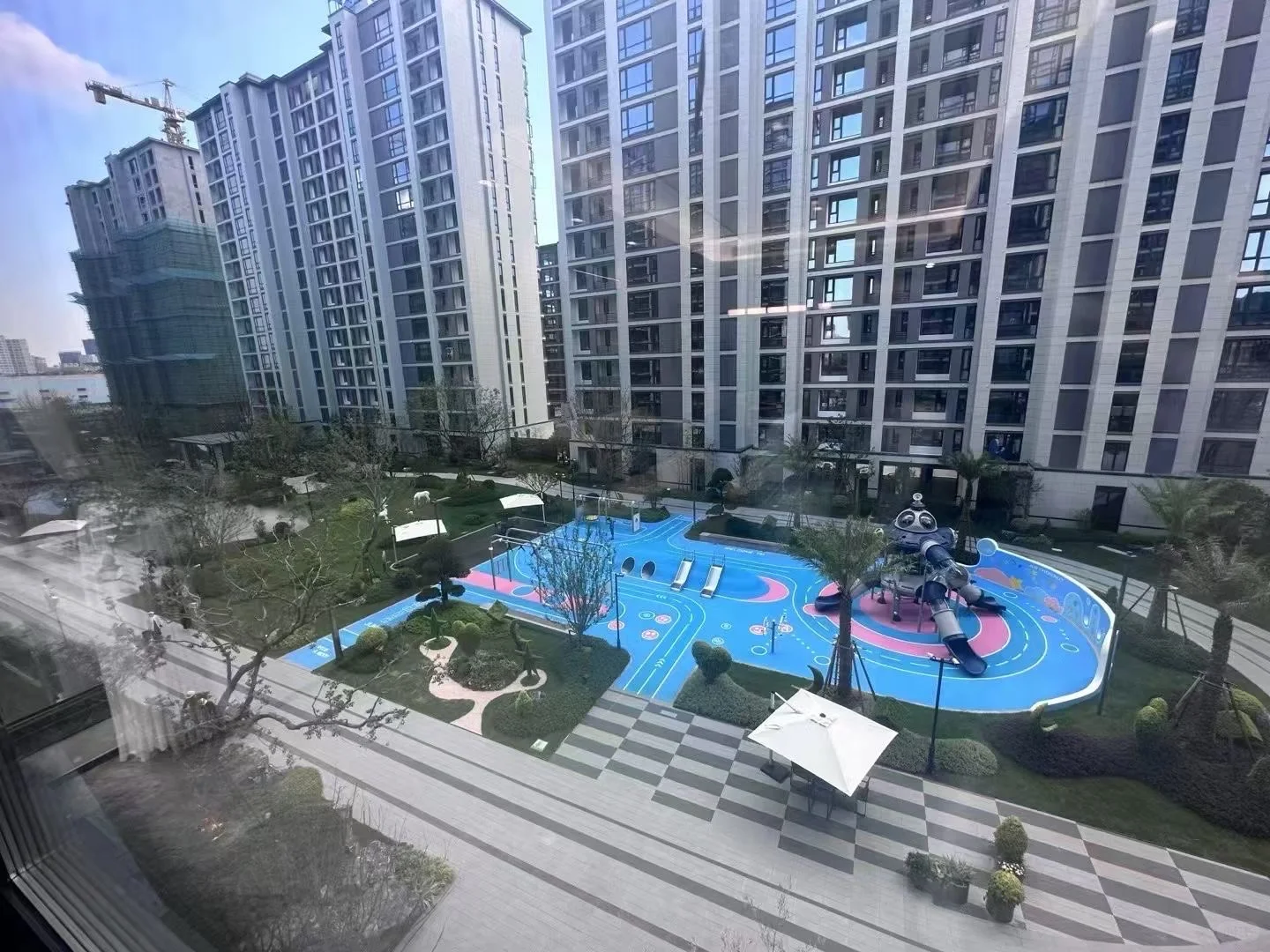 陪朋友看房 自己买了一套的故事