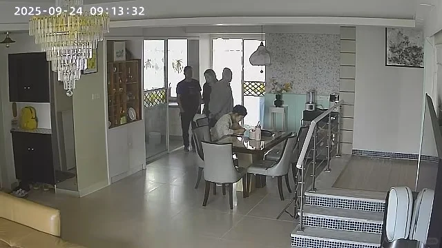 九点就迎来第一波看房的人