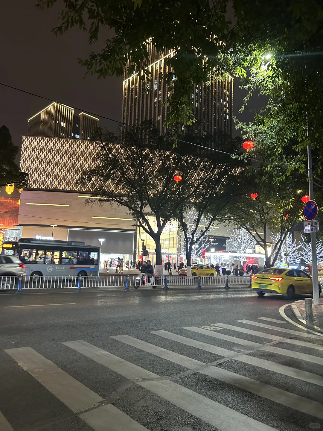 不得不说，这就是住在商圈附近的好处啊…